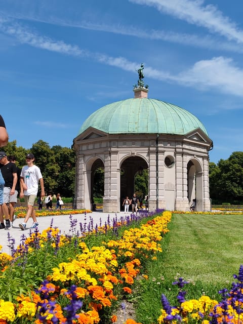 Munich: Mini Classic Bike Tour with Beer Garden Stop at 4 PM - Hofgarten: a quiet break from the city