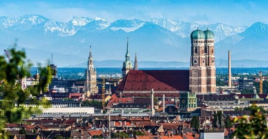 Munich: Must-See Attractions Walking Tour - What the two-hour pace feels like