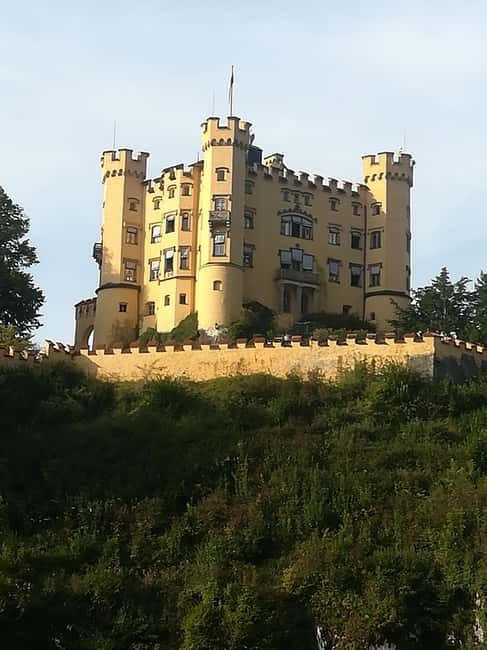 Munich: Neuschwanstein Castle and Linderhof Palace Day Trip - Meeting at Munich Central Station before sunrise