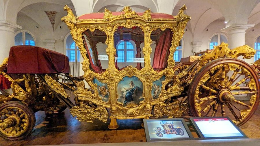 Munich: Nymphenburg Palace with official Guide - Inside the Stone Hall