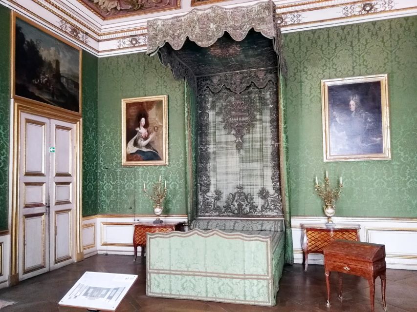 Munich: Nymphenburg Palace with official Guide - Wolfgang Brehm’s guiding style