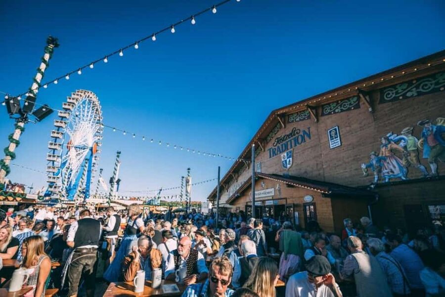 Munich: Oktoberfest Big Beer Tent Evening including table reservation - Why reserved seating changes the Oktoberfest evening
