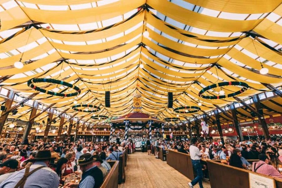 Munich: Oktoberfest Big Beer Tent Evening including table reservation - Who will enjoy this Oktoberfest package most