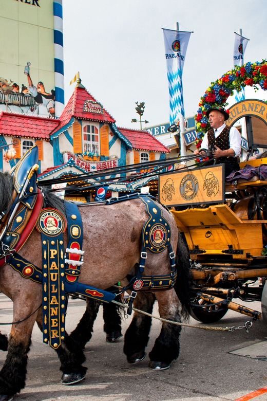 Munich: Oktoberfest Tour with Tent Reservation, Food & Beer - Key points at a glance