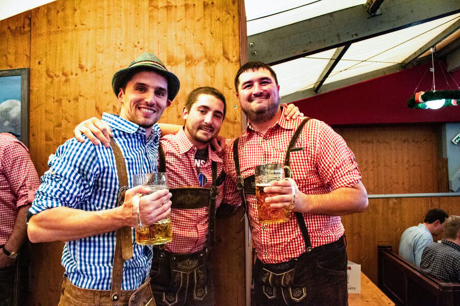 Munich: Oktoberfest Tour with Tent Reservation, Food & Beer - Starting at Karlsplatz 4 in central Munich
