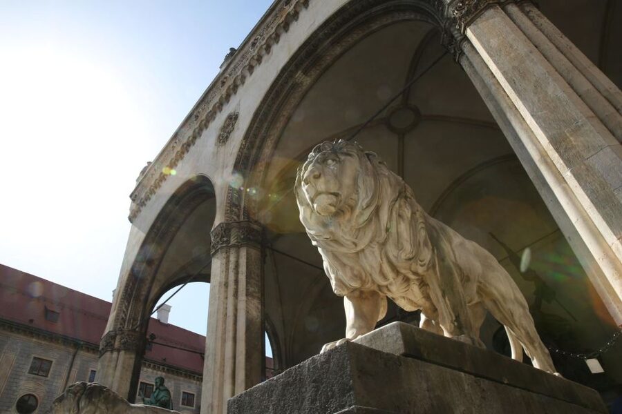 Munich: Old Town Guided Walking Tour - Starting beneath the New Town Hall