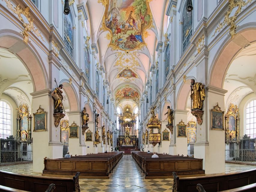 Munich: Old Town Highlights Private Walking Tour - Guide style and what to expect