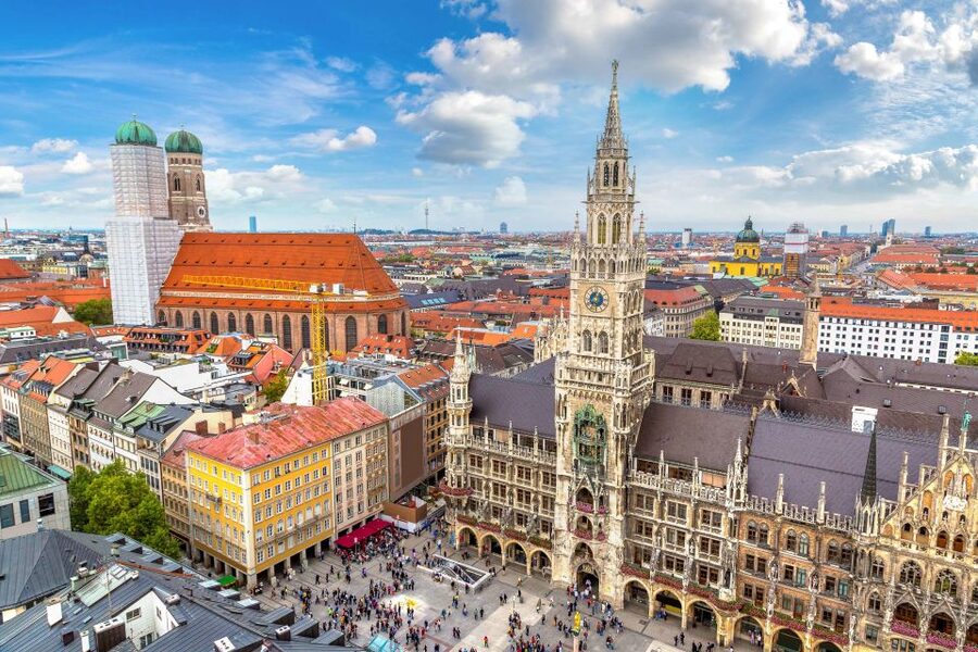 Munich: Old Town & Viktualienmarkt City Walk in German - Key points at a glance