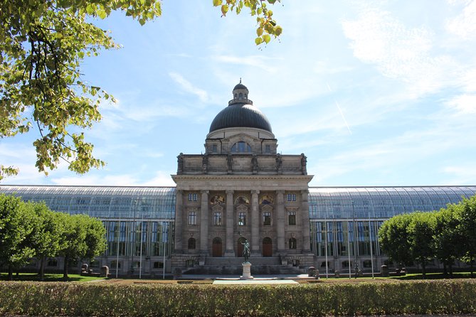 Munich: Old Town Walking Tour - Walking Into The English Garden