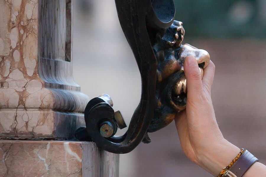 Munich: Places of Luck in Munich - Munich Residence and the four magical lions