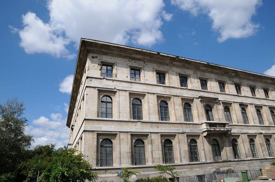 Munich: Private or Group Third Reich and WWII Walking Tour - How the guides shape the experience