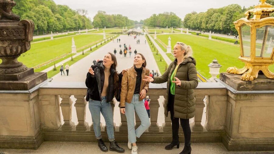 Munich: Private Personalized Walking Tour with a Local Host - Marienplatz and the first look at central Munich