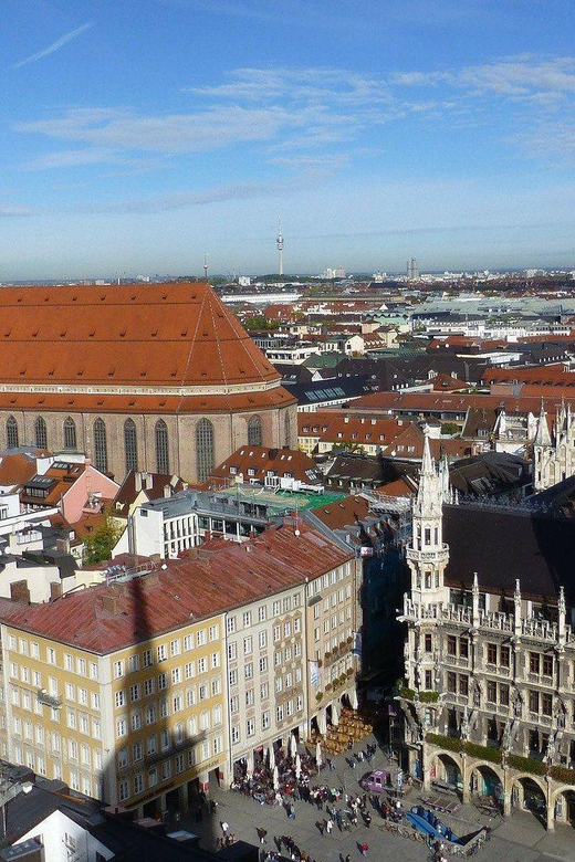 Munich Private Walking Tour with the BMW Museum and BMW Welt - Hofbräuhaus and Munich Beer Culture