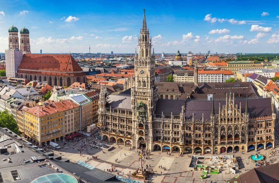 Munich: Residenz Museum Tickets and 2,5-hour Guided Tour - Royal Apartments and the business of court life