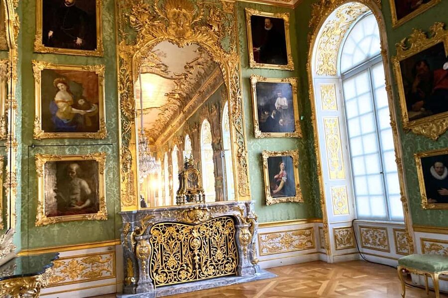 Munich: Residenz Museum Tickets and 2,5-hour Guided Tour - Stone Rooms, Papal Rooms, and the power of presentation