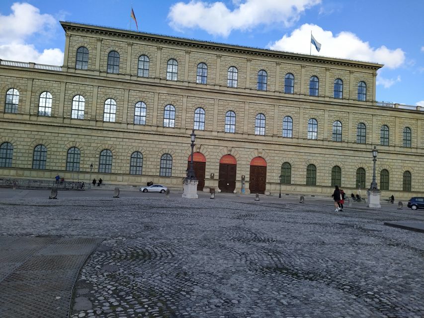 Munich Residenz: Private Tour with artists and historians - King Ludwig II, Richard Wagner, and royal taste