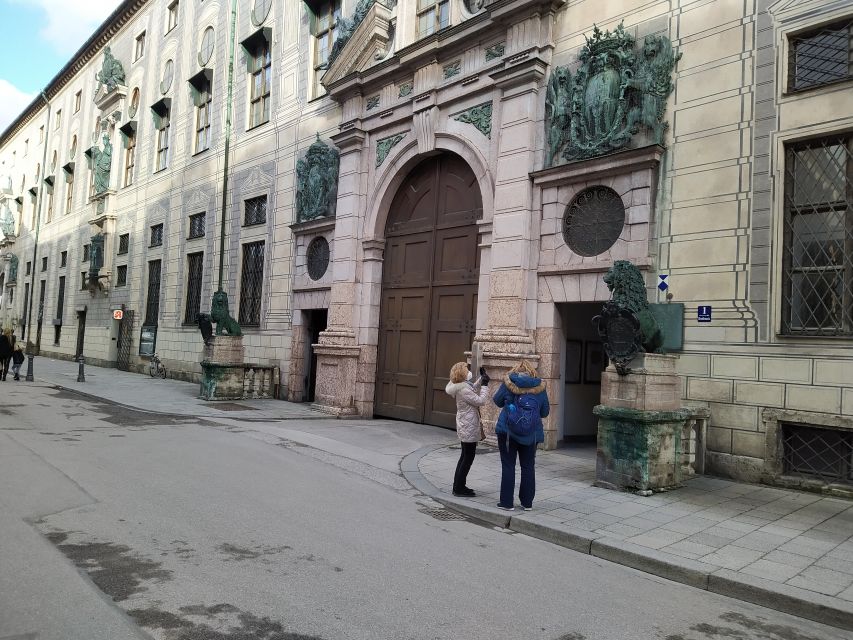 Munich Residenz: Private Tour with artists and historians - A royal garden and the outdoor side of the palace