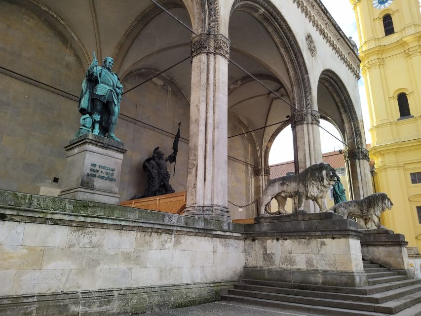 Munich Residenz: Private Tour with artists and historians - Meeting Paul Riedel or Freya at the palace