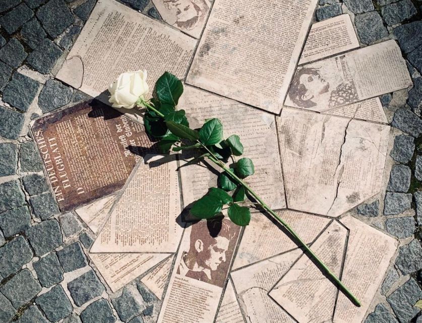 Munich: Resistance against Hitler - Historical Walking Tour - Beginning at the White Rose fountain