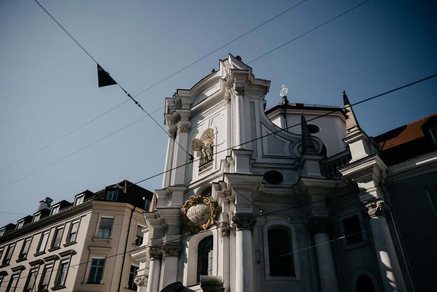 Munich's 500 Years of Architecture Guided Tour - Starting at Frauenkirche and the late Gothic city