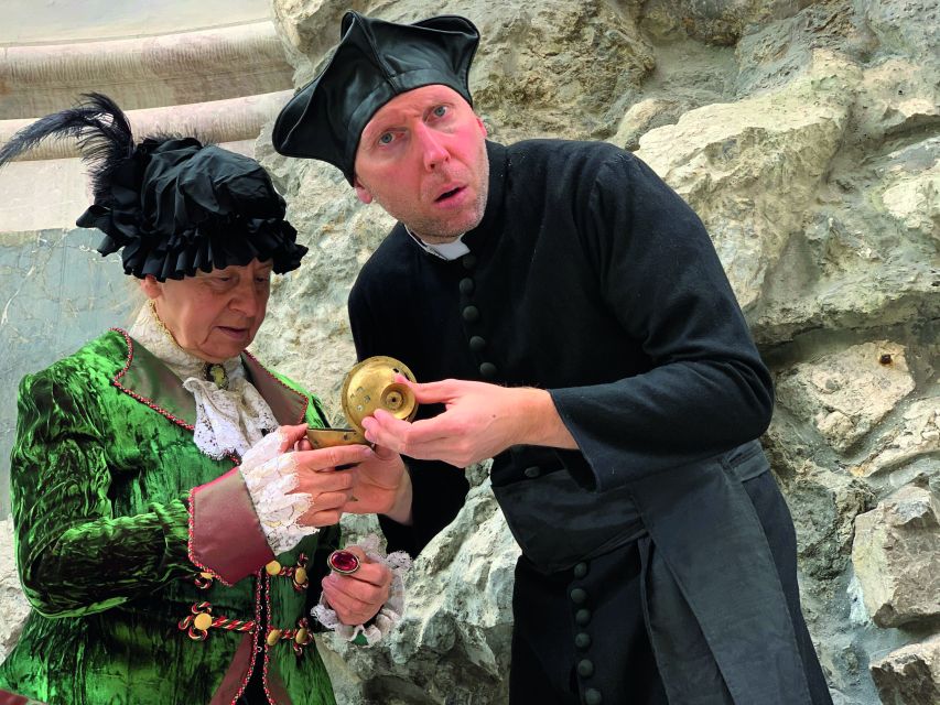 Munich: Scary Tour with actors in GERMAN - St. Michael’s Church and the danger of blaming witches