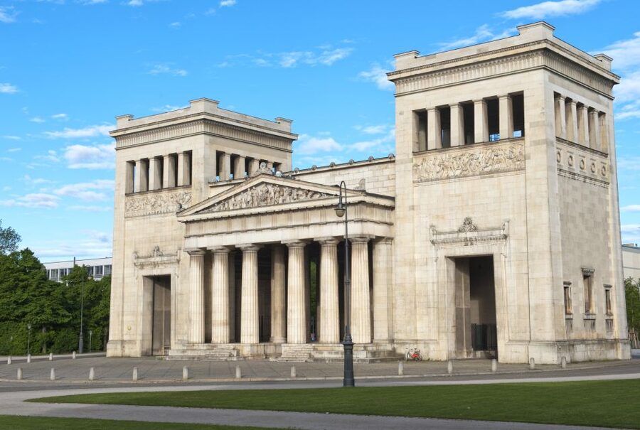 Munich: Third Reich and World War II Private Guided Tour - Hofbräuhaus and the birth of a political movement