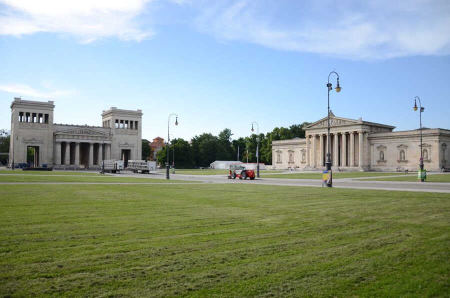 Munich: Third Reich Guided City Walking Tour - Führerbau and the Munich Agreement