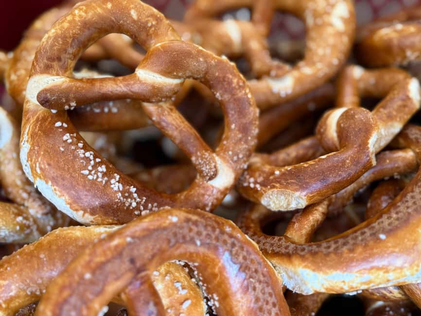 Munich: Viktualienmarkt Food Tasting Tour in German - Starting at the heart of Munich’s food scene
