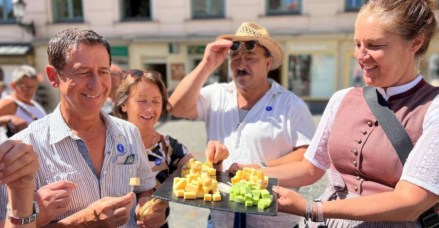 Munich: Viktualienmarkt Food Tasting Tour in German - Sausages bring the strongest Bavarian flavor