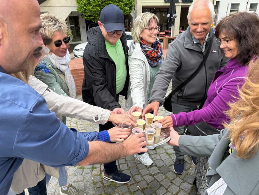 Munich: Viktualienmarkt Food Tasting Tour in German - Fruit and juice add a fresh counterpoint