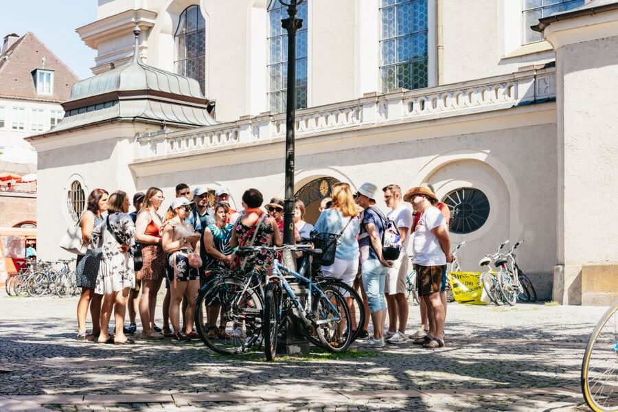 Munich: Viktualienmarkt Food Tour - Stories from traders and guides who shape the experience