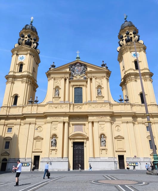 Munich: Walking tour of the old town with all your senses - Starting beneath Munich’s New Town Hall