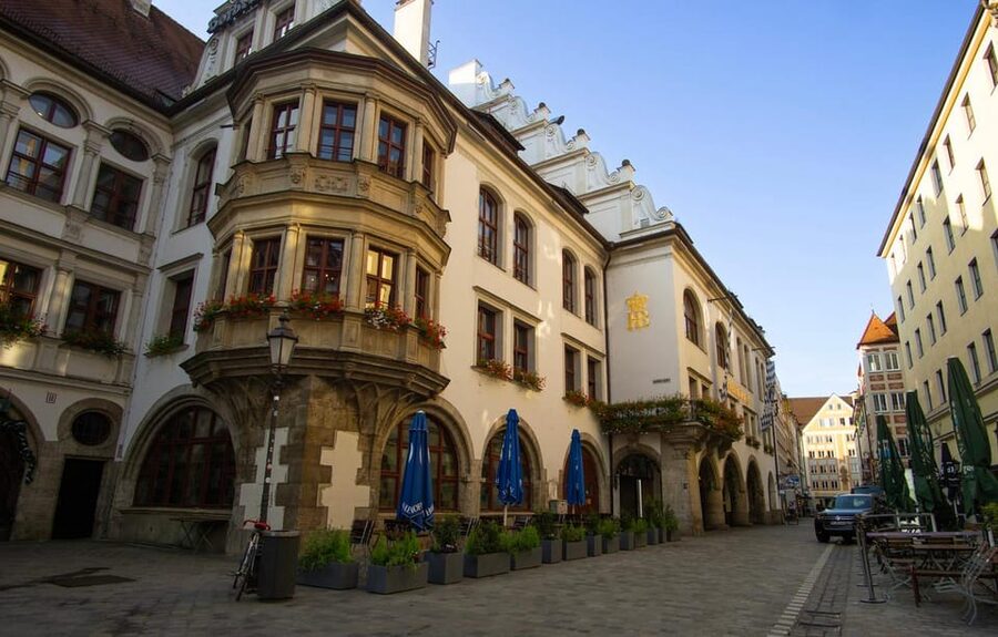 Munich: Walking tour of the old town with all your senses - Viktualienmarkt and the taste of Munich