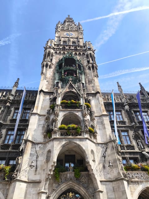 Munich: Walking tour of the old town with all your senses - What the German-language format means