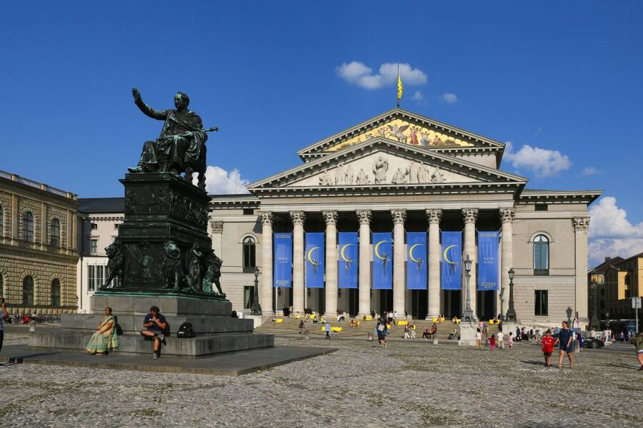 Munich: Walking Tour Old Town 3D VR Tour in GERMAN - What this Munich tour is really offering