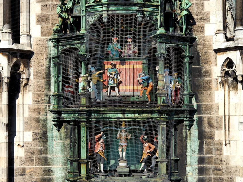 Munich: Walking Tour Old Town and Viktualienmarkt - Alter Hof and the old ducal center