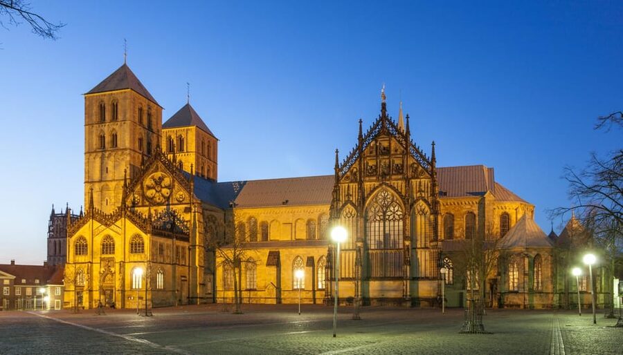 Münster: Nachtwächter-Führung (Erlebnistour) - Medieval walls, secret corridors, and dark lanes