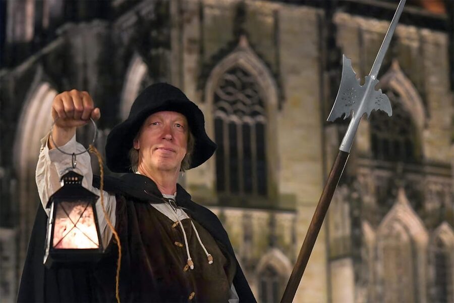 Münster: Night watchman tour through the picturesque old town by lantern light - The night watchman and the city’s old voices