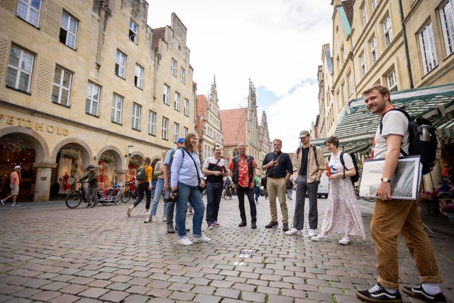 Münster: Old Town Historical Walking Tour by "Geo Epoche" - Starting at Lambertikirche and the Lamberti Fountain