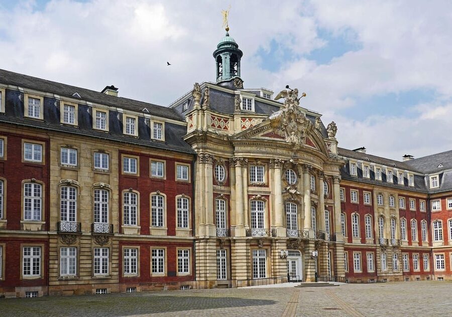 Münster Private Guided Walking Tour - The walking pace and the bus-tour confusion