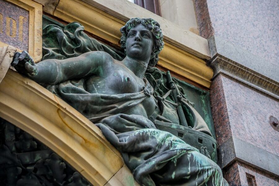 Mystical Hamburg - Walking Tour in German - Hamburg’s oldest areas and the city’s lost beginnings