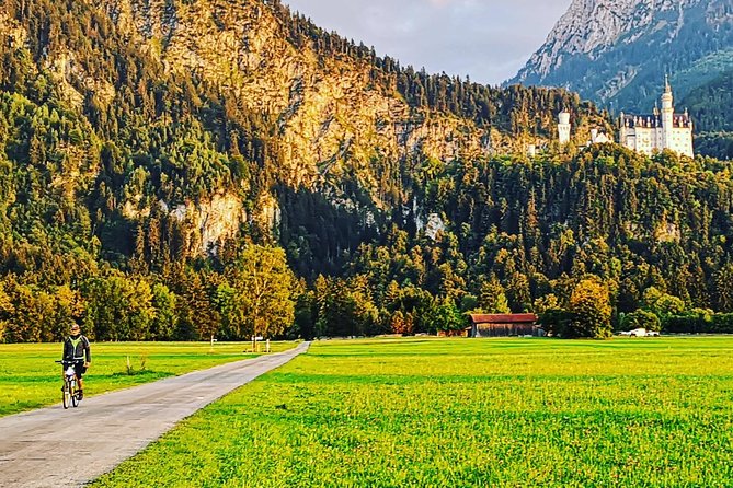 Neuschwanstein Castle by Bus Incl. Bike Ride or Hohenschwangau - Choosing between the bike ride and Hohenschwangau