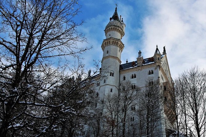 Neuschwanstein Castle Tour with Skip the Line from Hohenschwangau - Finding the meeting point in Hohenschwangau