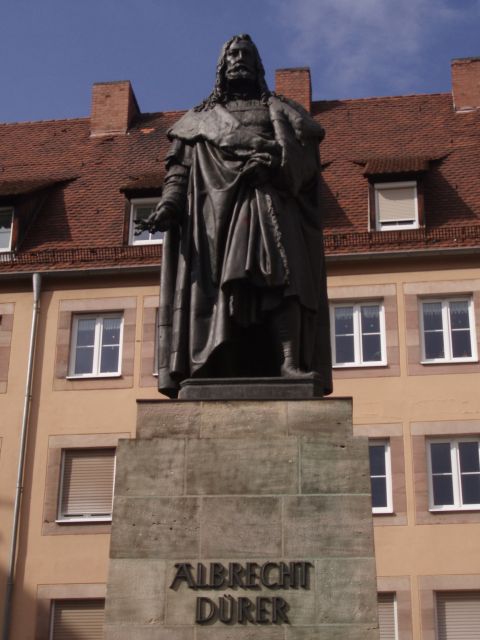Nuremberg: 1.5-Hour Private Tour through Historical Old Town - Hauptmarkt and the Frauenkirche