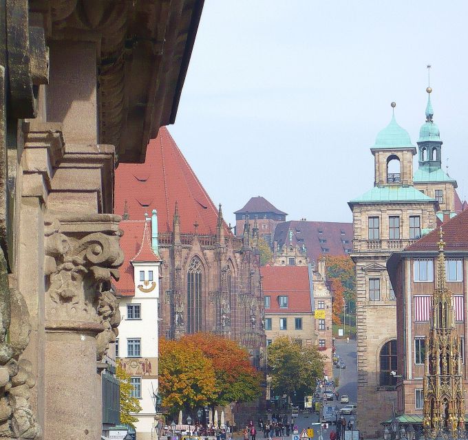 Nuremberg 2-Hour Old Town Highlights Walking Tour in English - Craftsmen’s Court and the first taste of old Nuremberg