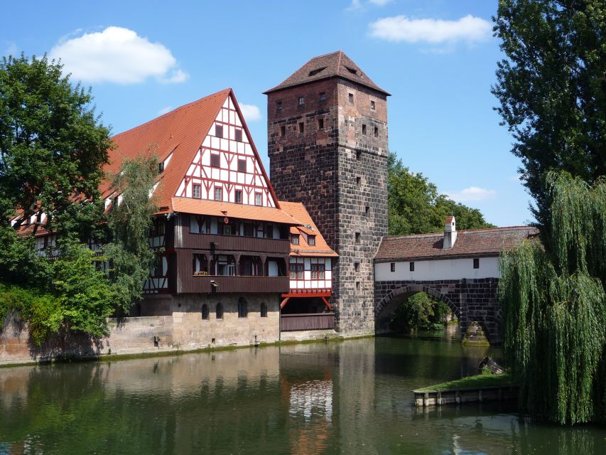 Nuremberg 2-Hour Old Town Highlights Walking Tour in English - Hauptmarkt and the Beautiful Fountain