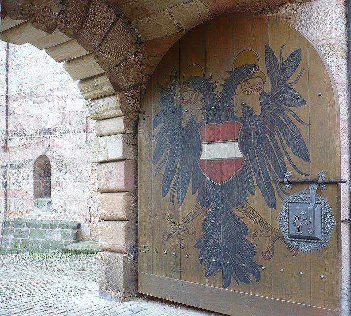 Nuremberg 2-Hour Old Town Highlights Walking Tour in English - Imperial Castle courtyards and Albrecht-Dürer-Platz