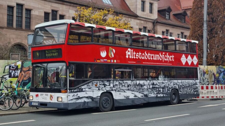 Nuremberg: Old Town Guided Tour By Bus - Starting at the Hauptmarkt and Beautiful Fountain