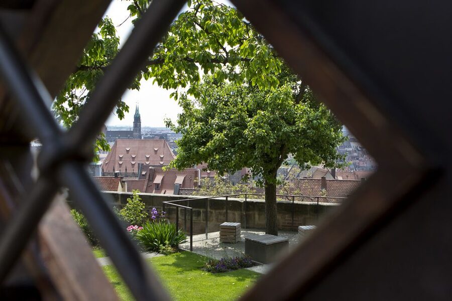 Nuremberg: Old Town Guided Walking Tour - Old City Hall and St. Sebaldus Church