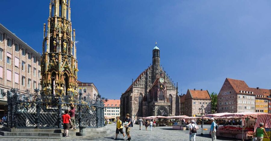 Nuremberg: Private guided tour of the Old Town in German - Starting at the Tourist Information in Nuremberg